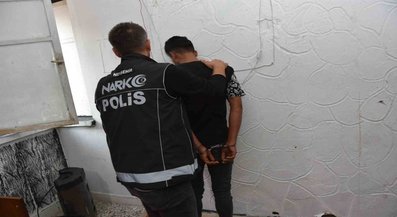 Nevşehirde helikopter destekli narkotik operasyonu: 61 gözaltı