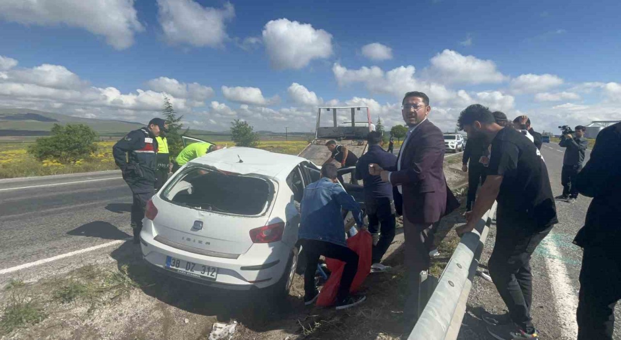 Nevşehirde takla atan otomobil refüje devrildi: 4 kişilik aile yaralandı