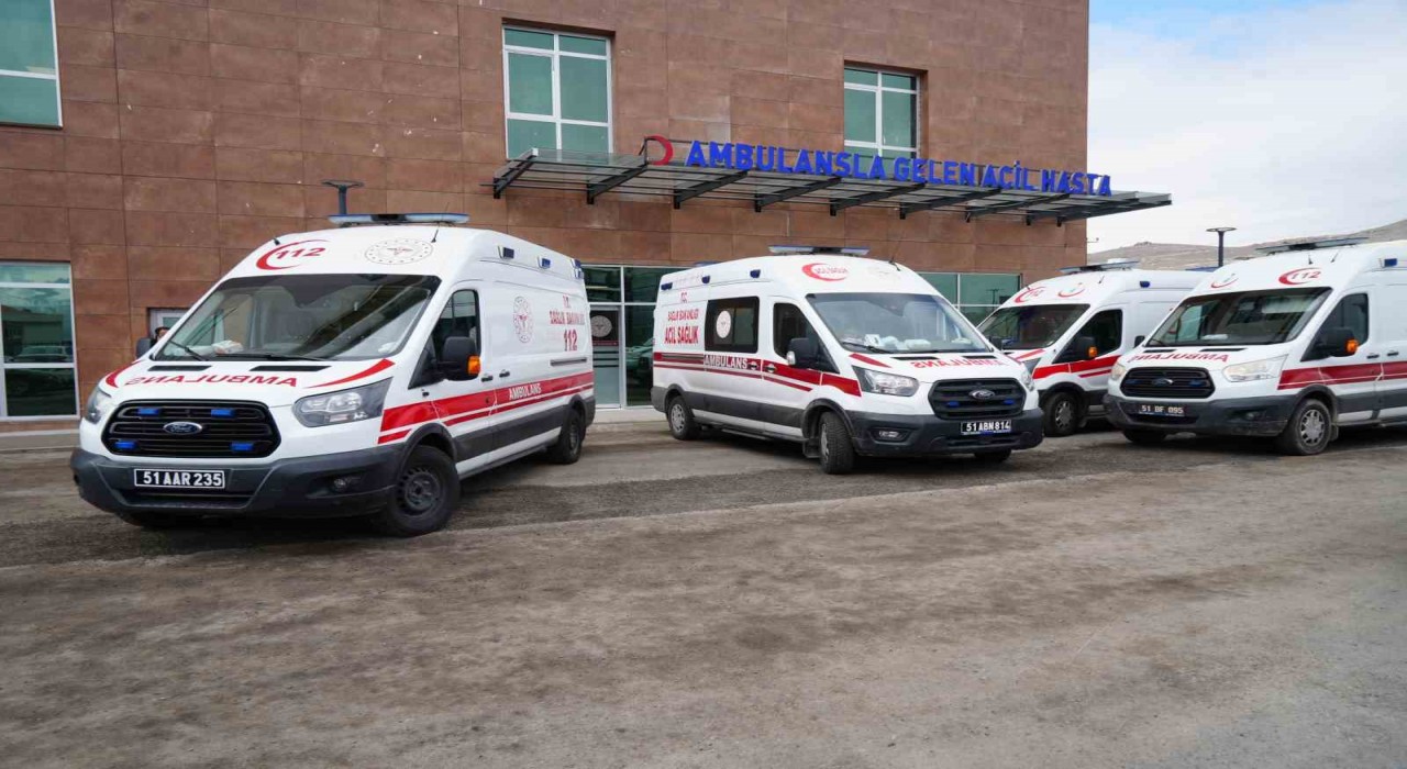 Niğde motosikletler kafa kafaya çarpıştı: 4 yaralı