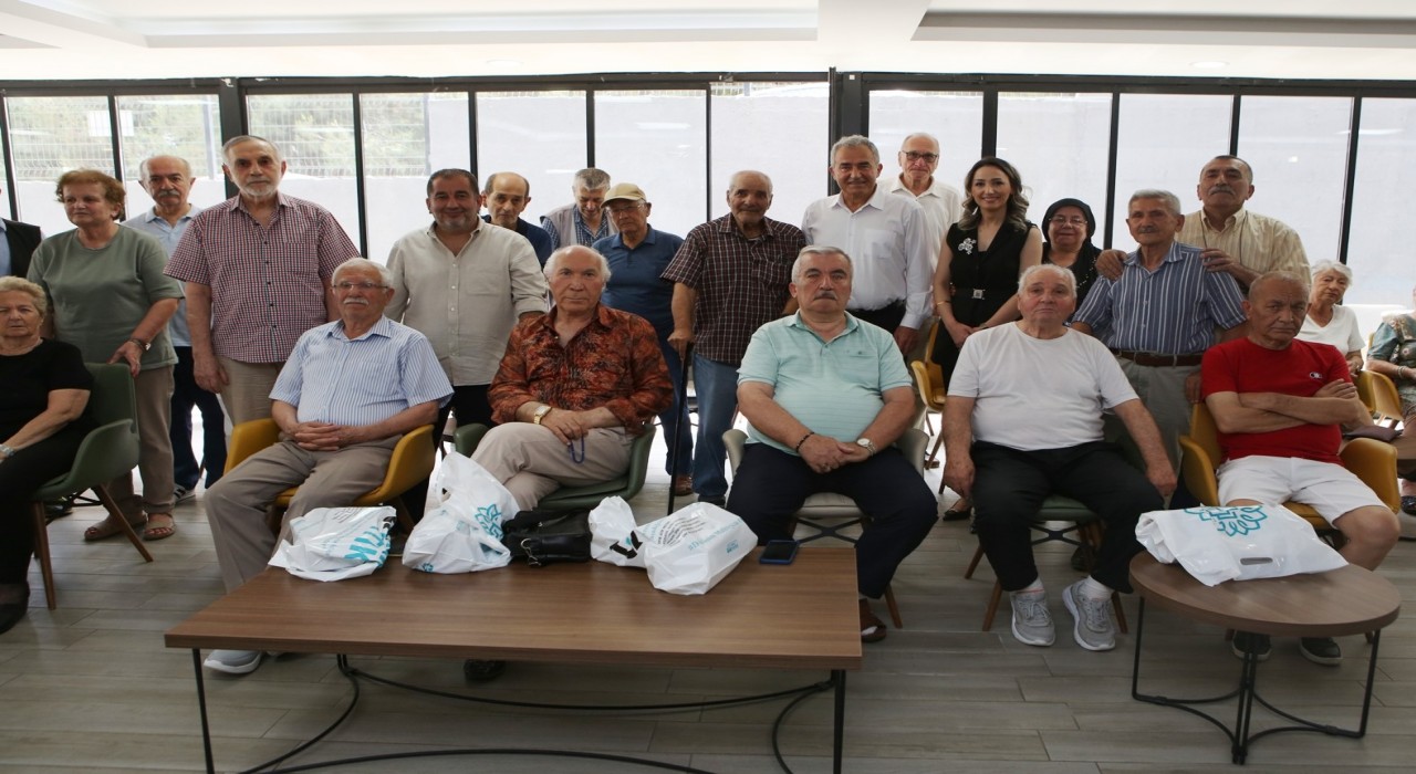 Nilüferde huzurevlerinde babalar günü kutlaması