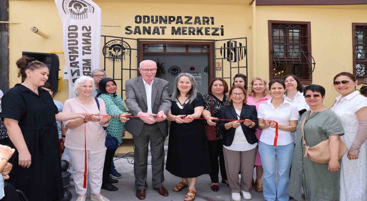 Odunpazarı Belediyesi Halk Merkezleri ‘Yıl Sonu Çini Sergisi açıldı
