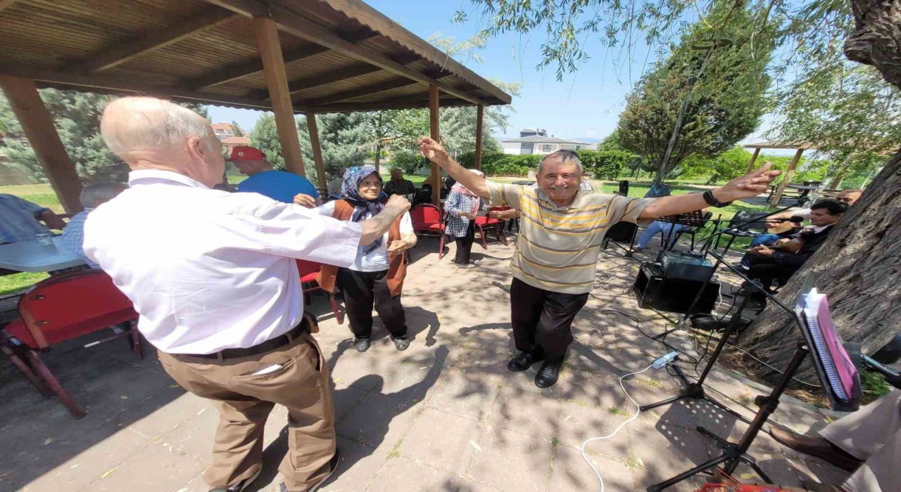 Odunpazarı Belediyesinden koca çınarlar için Babalar Günü kutlaması