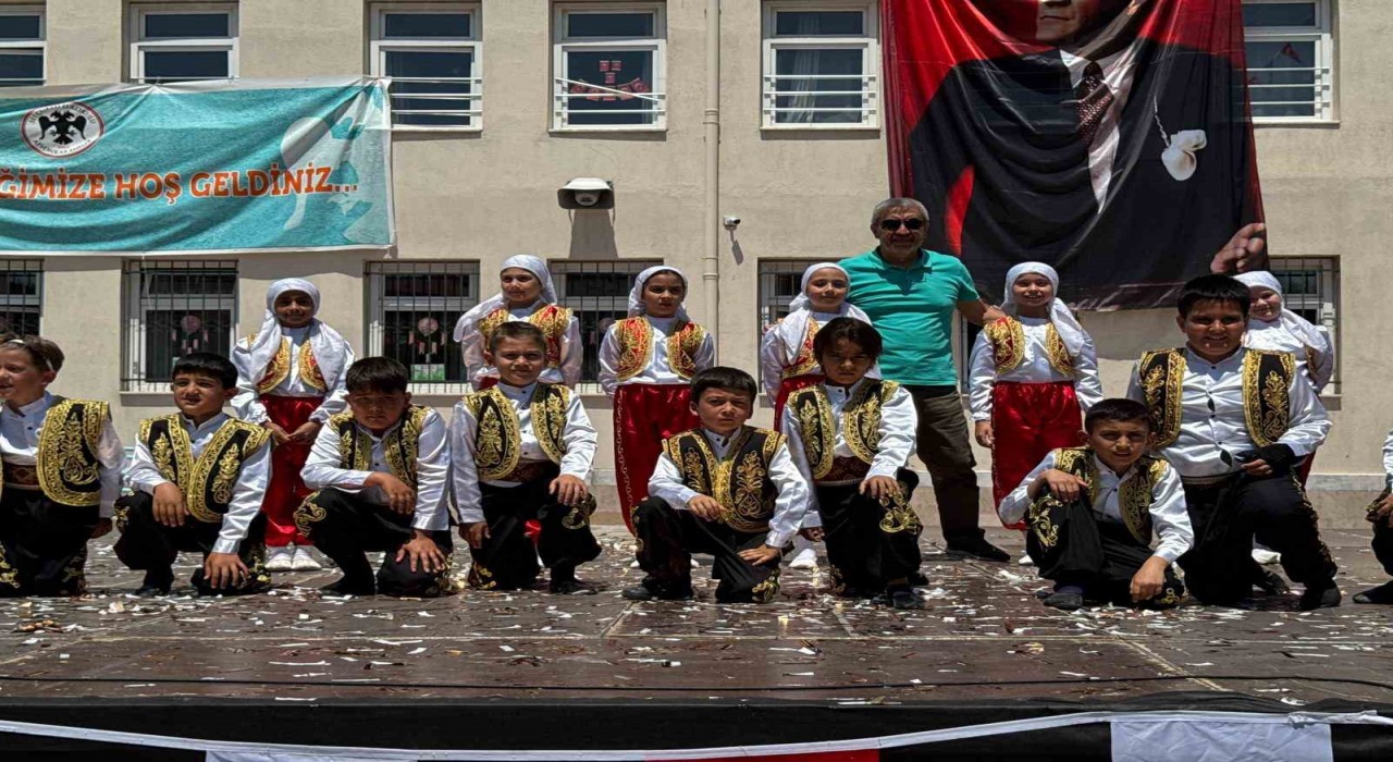 Öğrenciler bahar şenliğinde doyasıya eğlendi