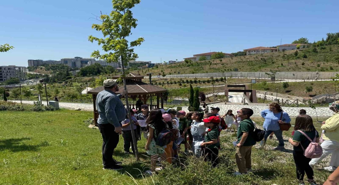 Öğrenciler botanik bahçesinde doğayı keşfetti