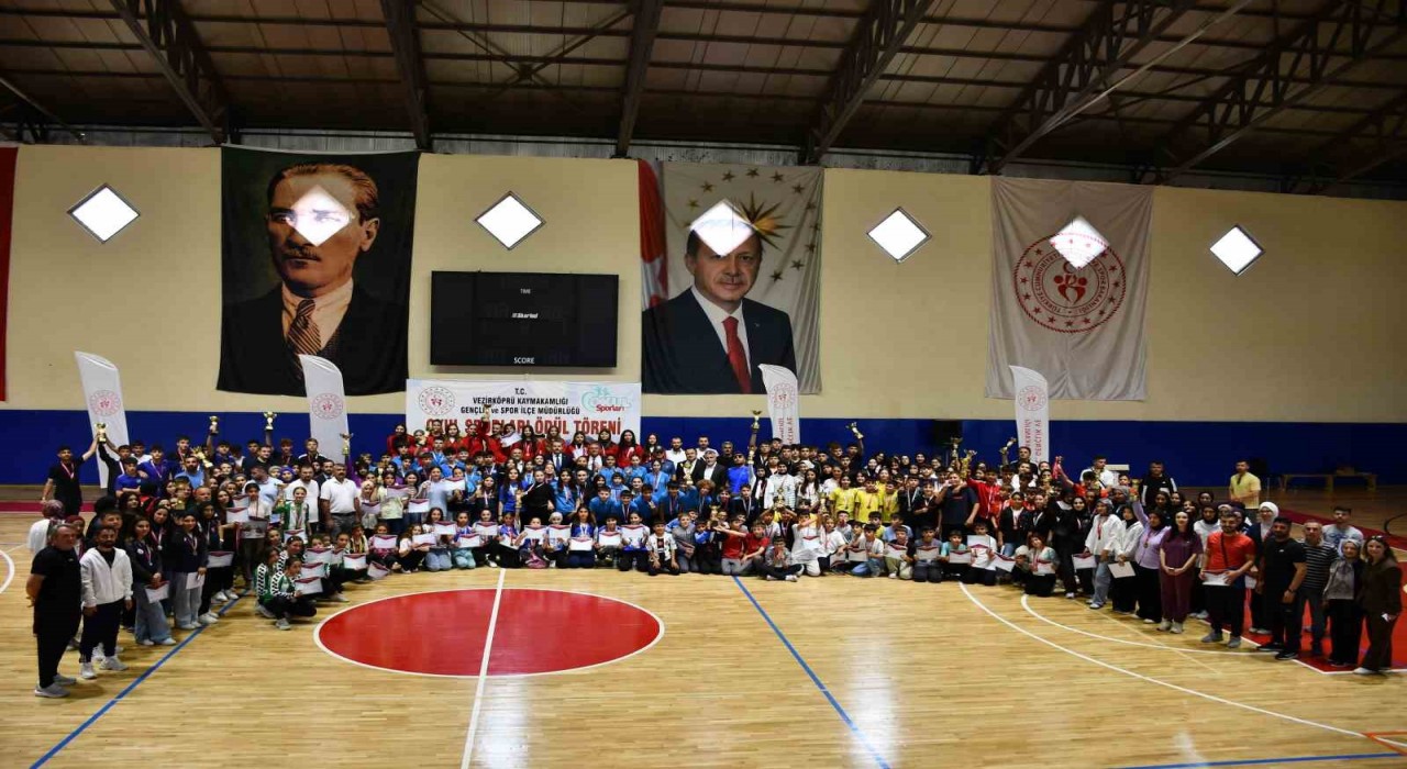 Okul sporlarında dereceye giren 452 öğrenciye ödül