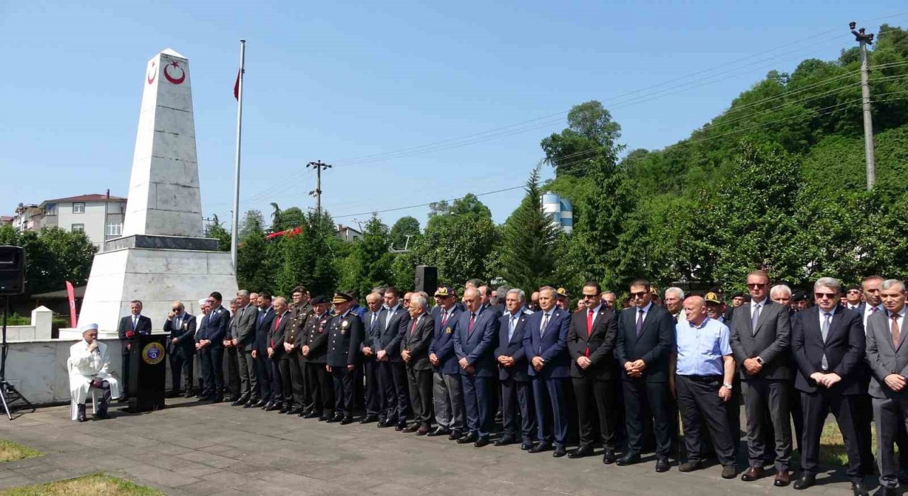 Orduda arefe gününde şehitlikler ziyaret edildi