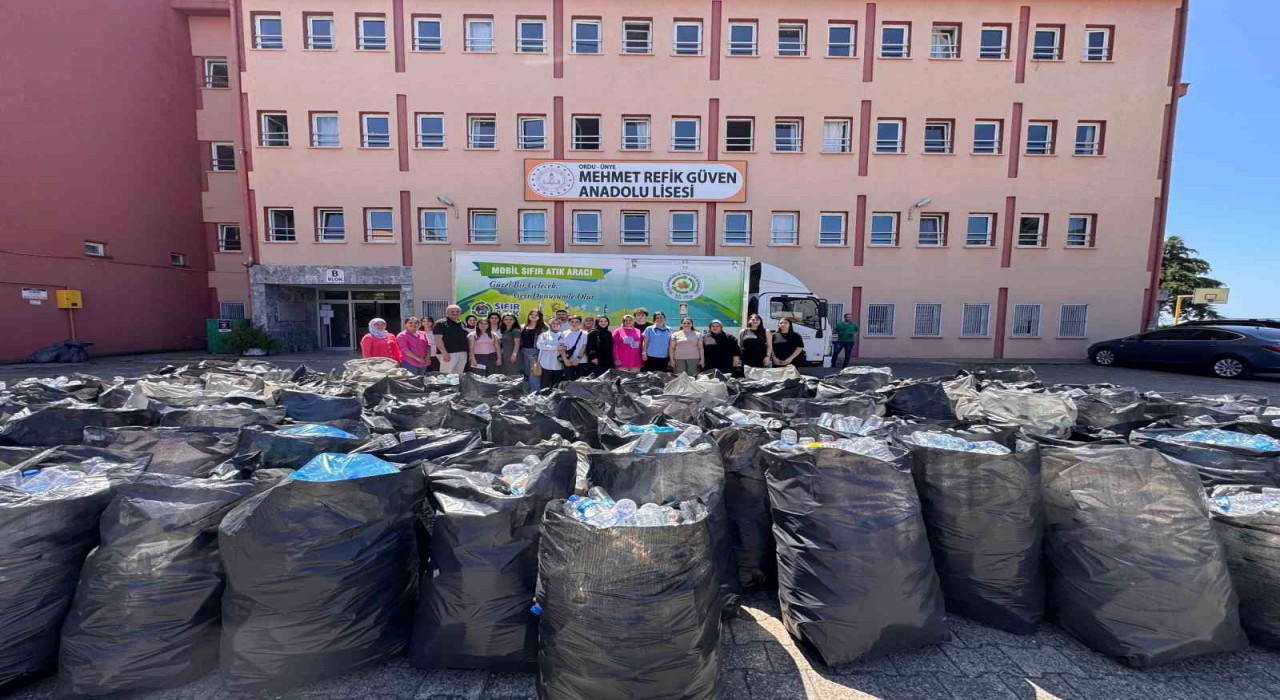 Orduda öğrenciler 67 bin pet şişeyi geri dönüşüme kazandırdı