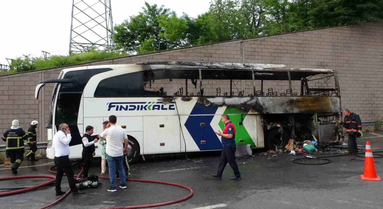 Orduda yolcu otobüsü alev alev yandı