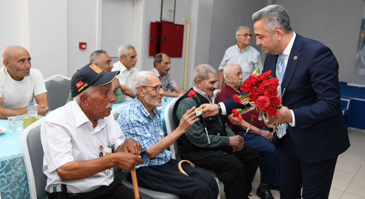Osmaniye Belediyesi’nden Huzurevi Sakinlerine Sürpriz Etkinlik