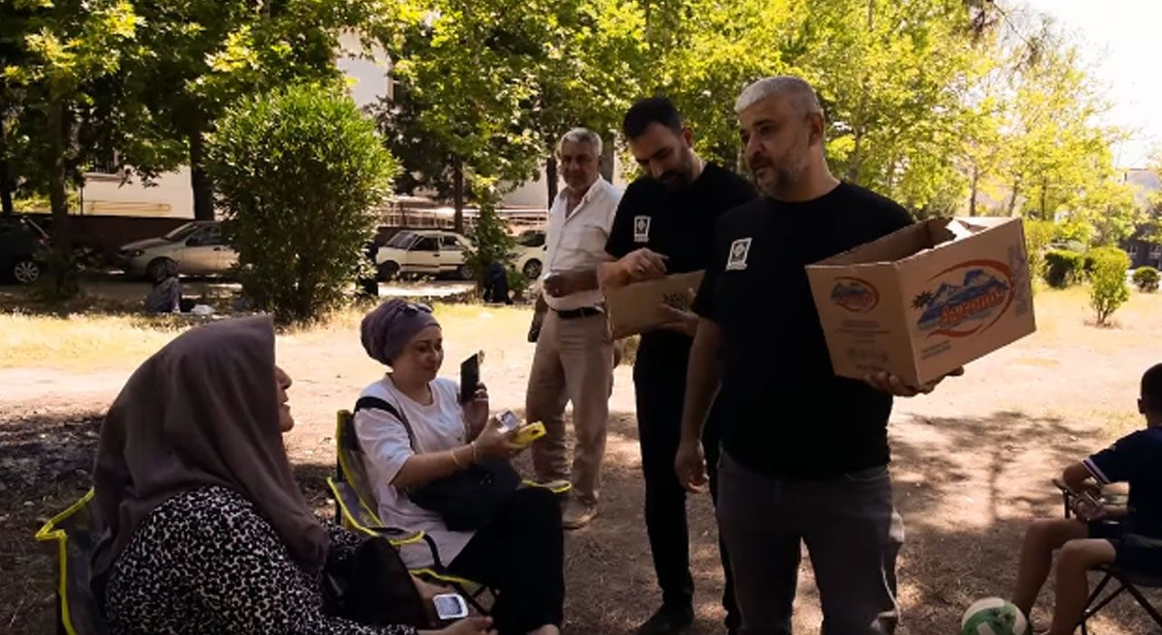 Osmaniye Belediyesi'nden YKS Adaylarına Moral Desteği: Su, Kek ve Meyve Suyu İkramı