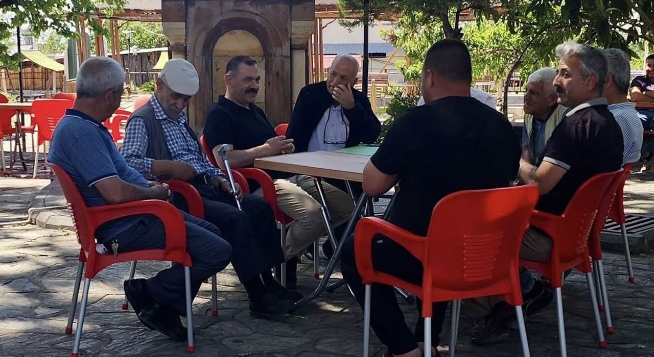 Osmaniye Emniyet Müdürü Sarıbuva, Tarihi Çınaraltı'nda Vatandaşlarla Buluştu