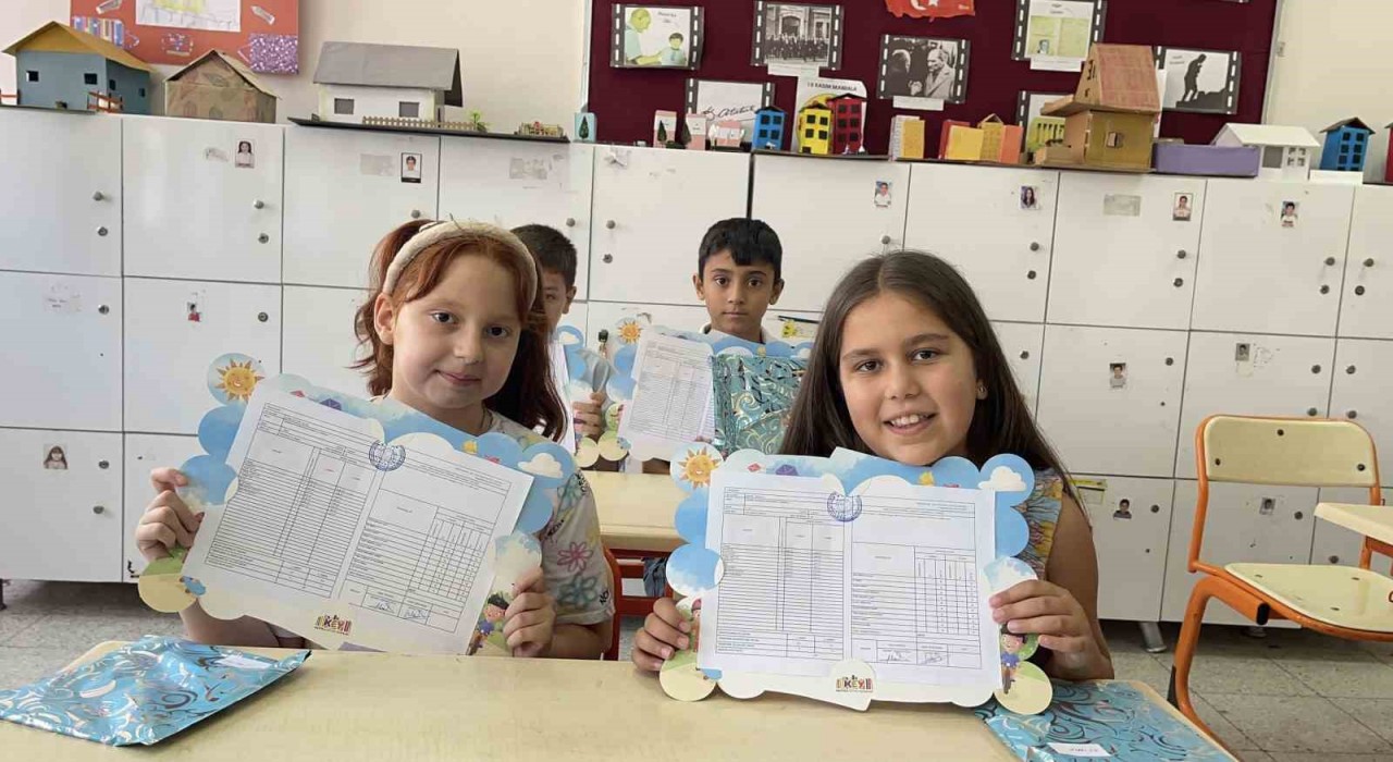 Osmaniyede 132 bin öğrenci karne heyecanı yaşadı