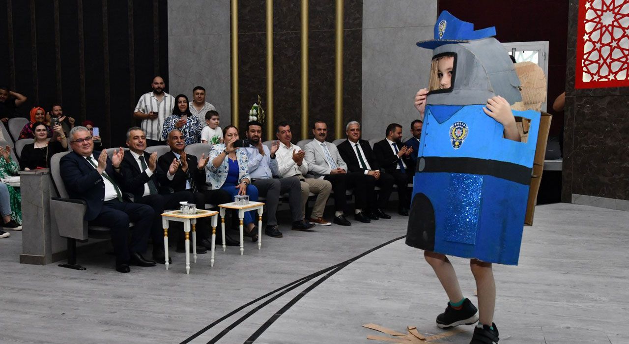 Osmaniye’de Kavanoz Kapakları ve Çöp Poşetleri Modaya Dönüştü