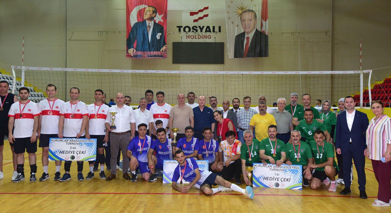 Osmaniye’de Kurumlar Arası Voleybol Turnuvası Sona Erdi