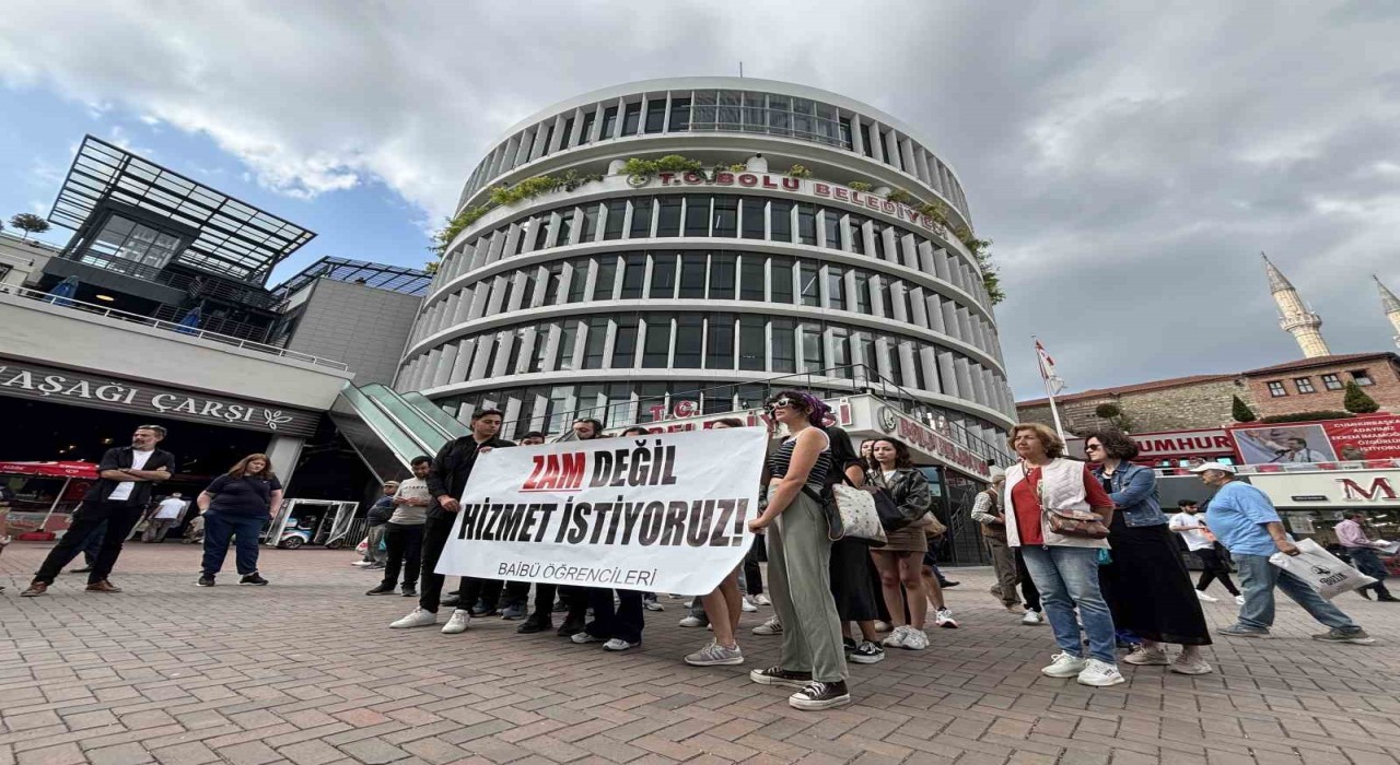 Otobüs fiyatları yüzde 33 zamlandı, öğrencilerden tepki yürüyüşü