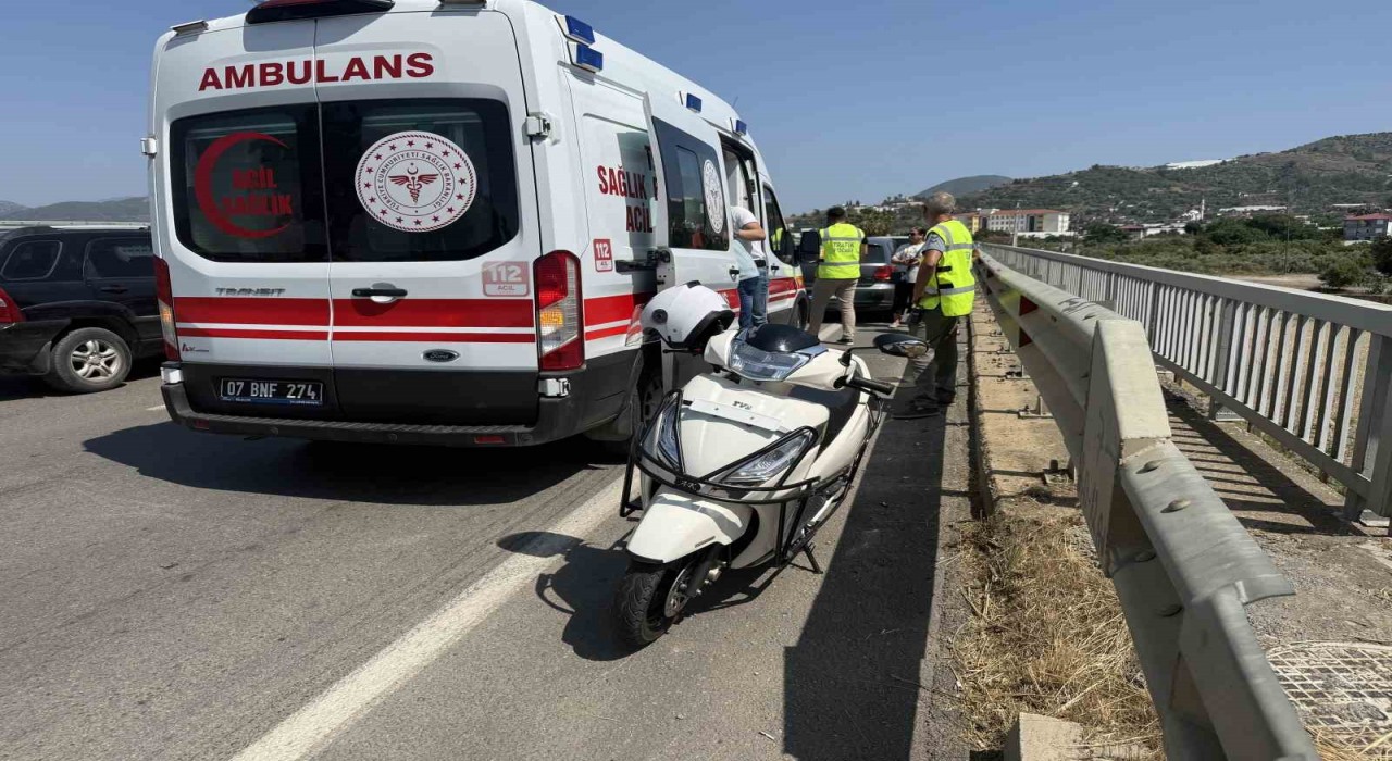 Otomobille motosiklet çarpıştı: 1 yaralı