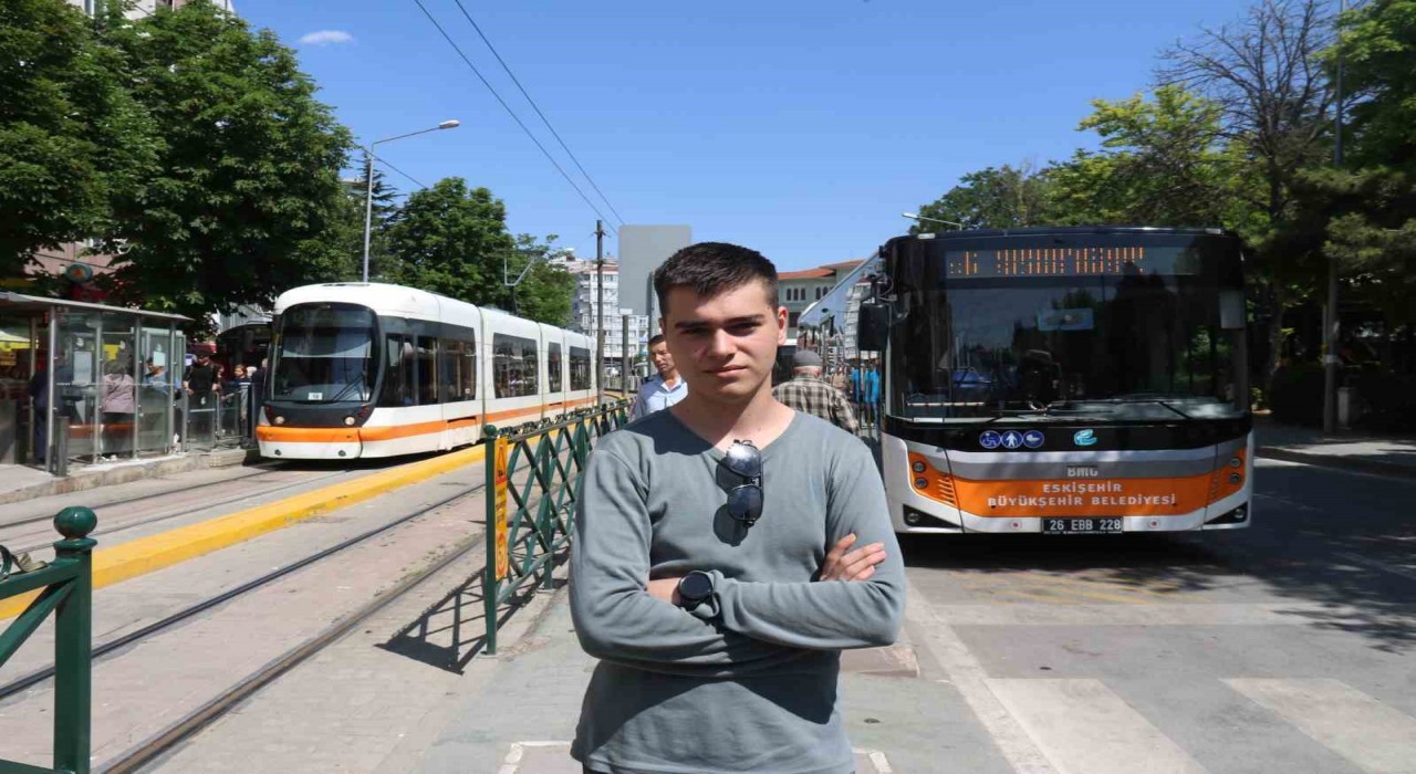 (ÖZEL) Eskişehirli gencin tek tutkusu toplu taşıma araçları
