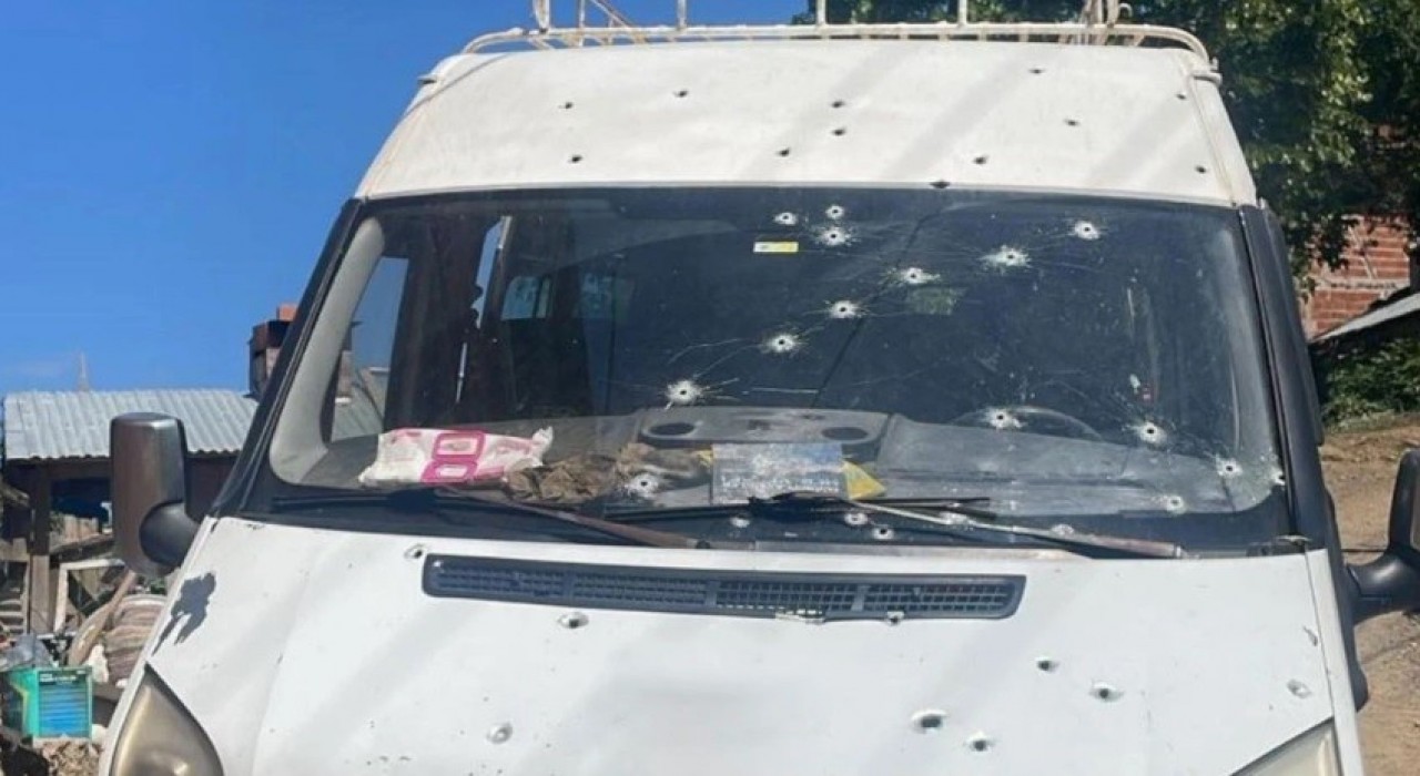Park halindeki minibüse kurşun yapdırdılar