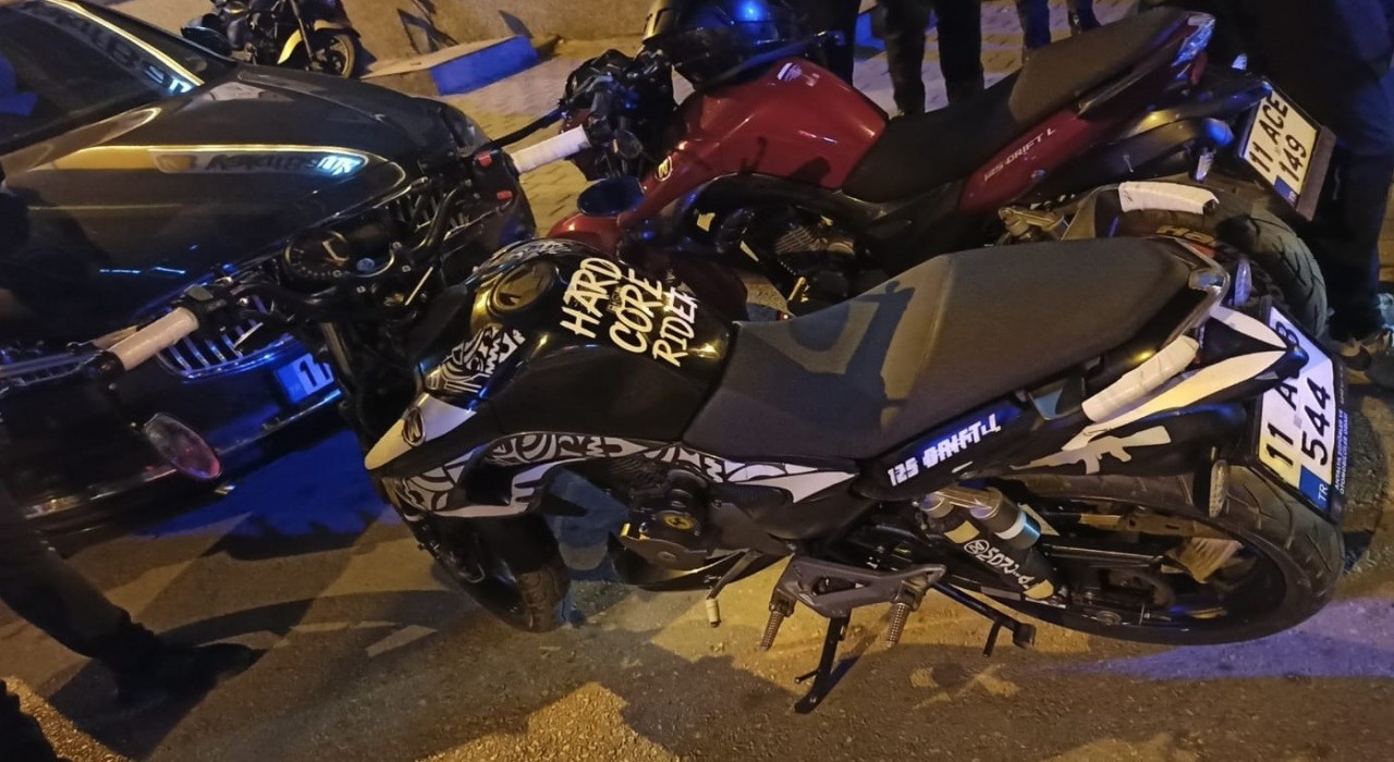 Park içindeki yaya yolunda motosikletle gezenler için gereği yapıldı