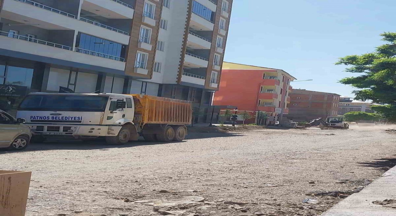 Patnos Belediyesi yol çalışmalarını sürdürüyor