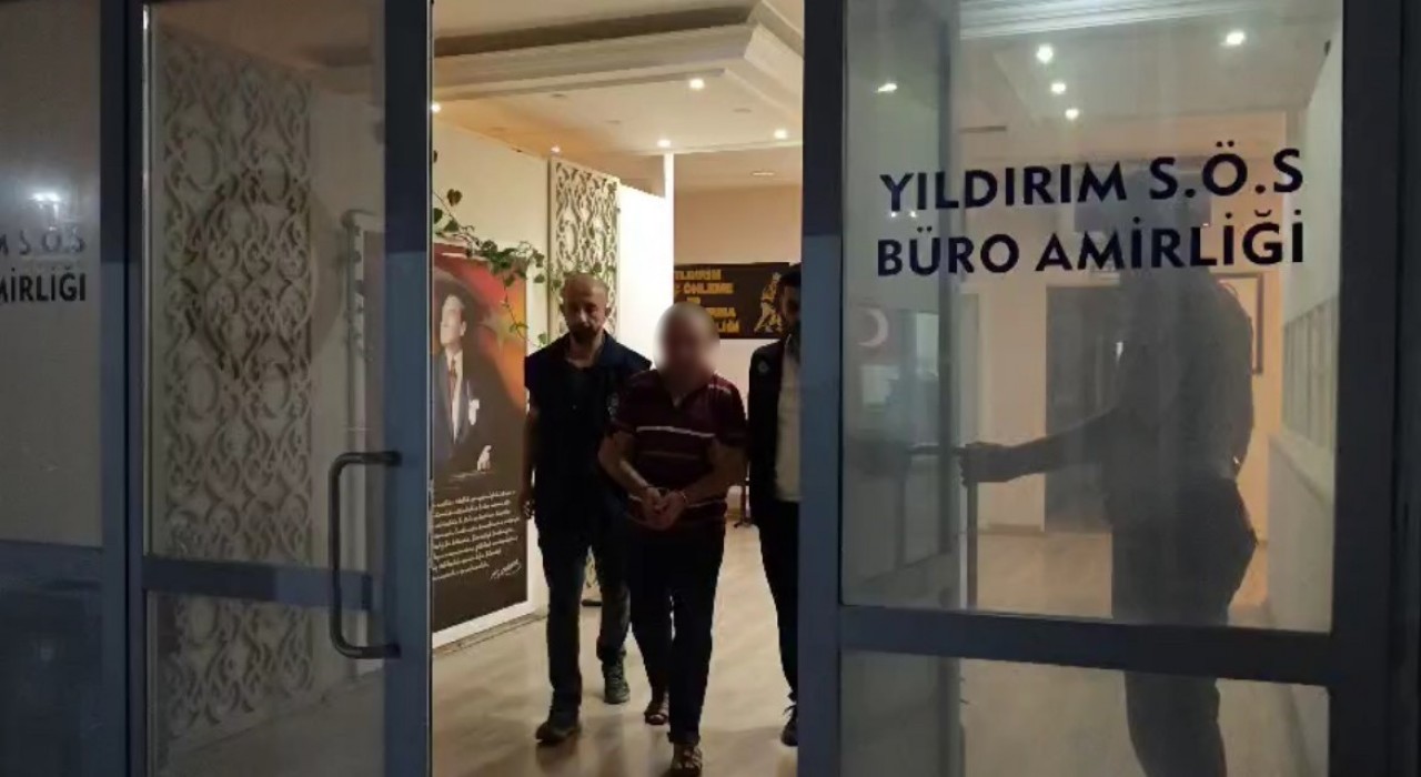 Pazarcı şüpheliye operasyon: Aracından ve evinden 121 litre sahte içki çıktı