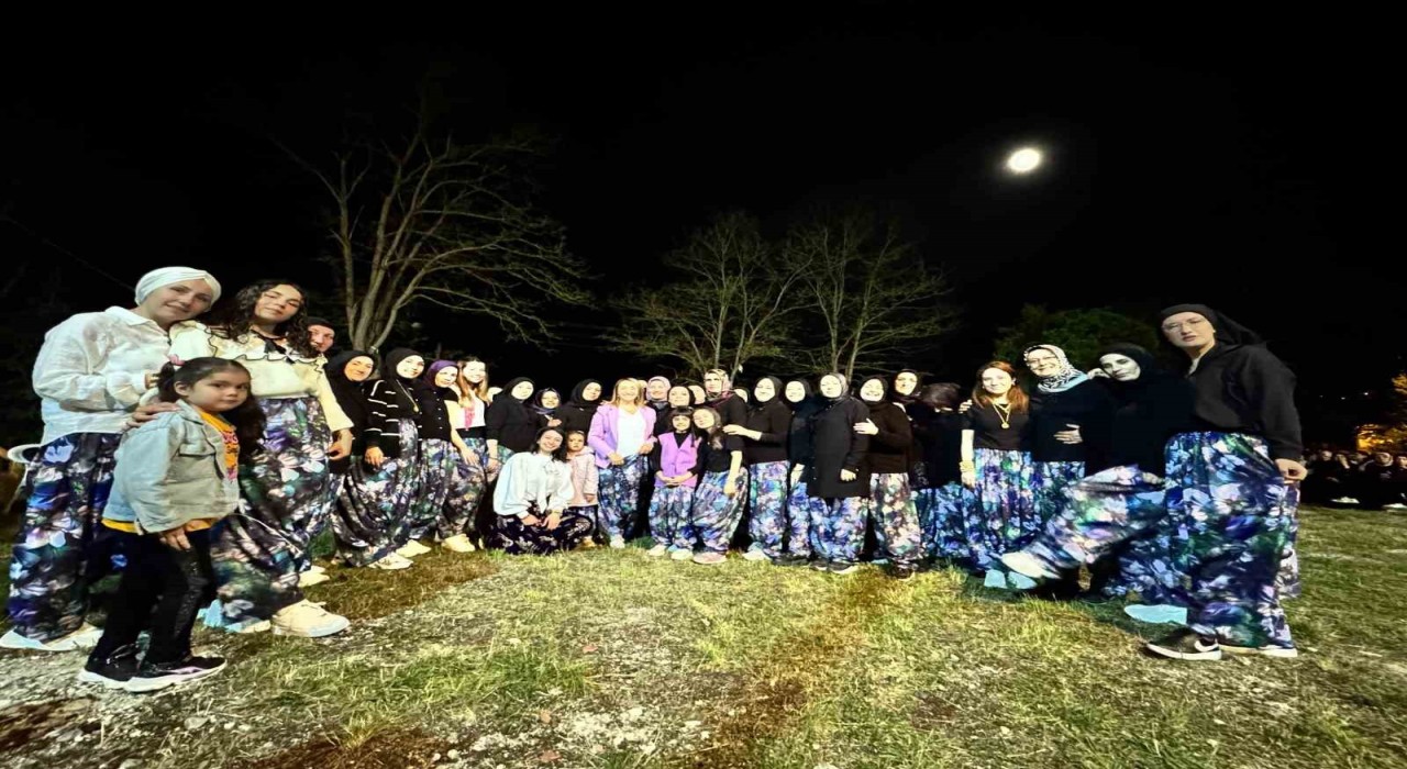 Pazaryerinde renkli bayram