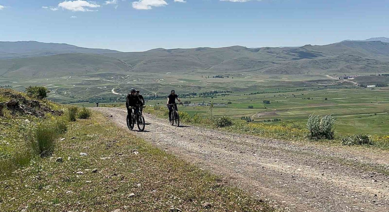 Pedallar bu defa göçerler için çevrildi