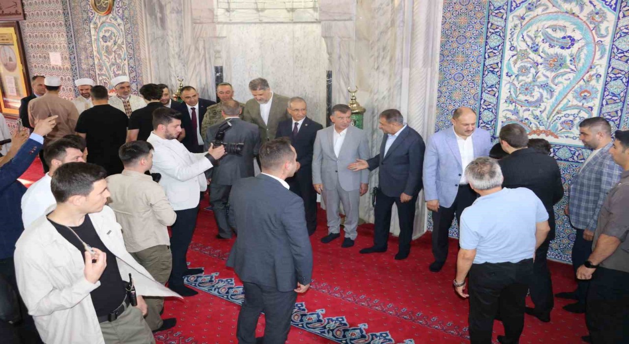 Peygamberler şehri Şanlıurfada bayram namazı coşkusu