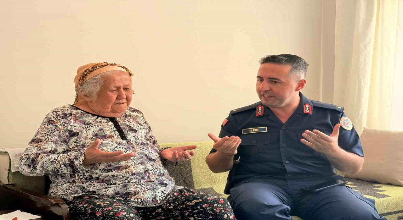 Polatlı Jandarma Karakol Komutanı İleriden şehit ailesine ziyaret