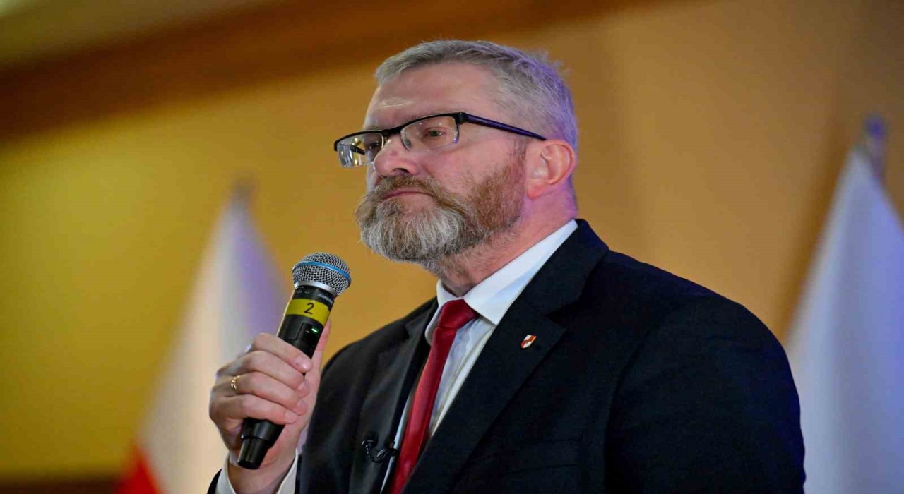 Polonyalı milletvekili Braun parlamentodaki LGBT konulu sergiyi kaldırdı: Kamusal rezaleti önlüyorum