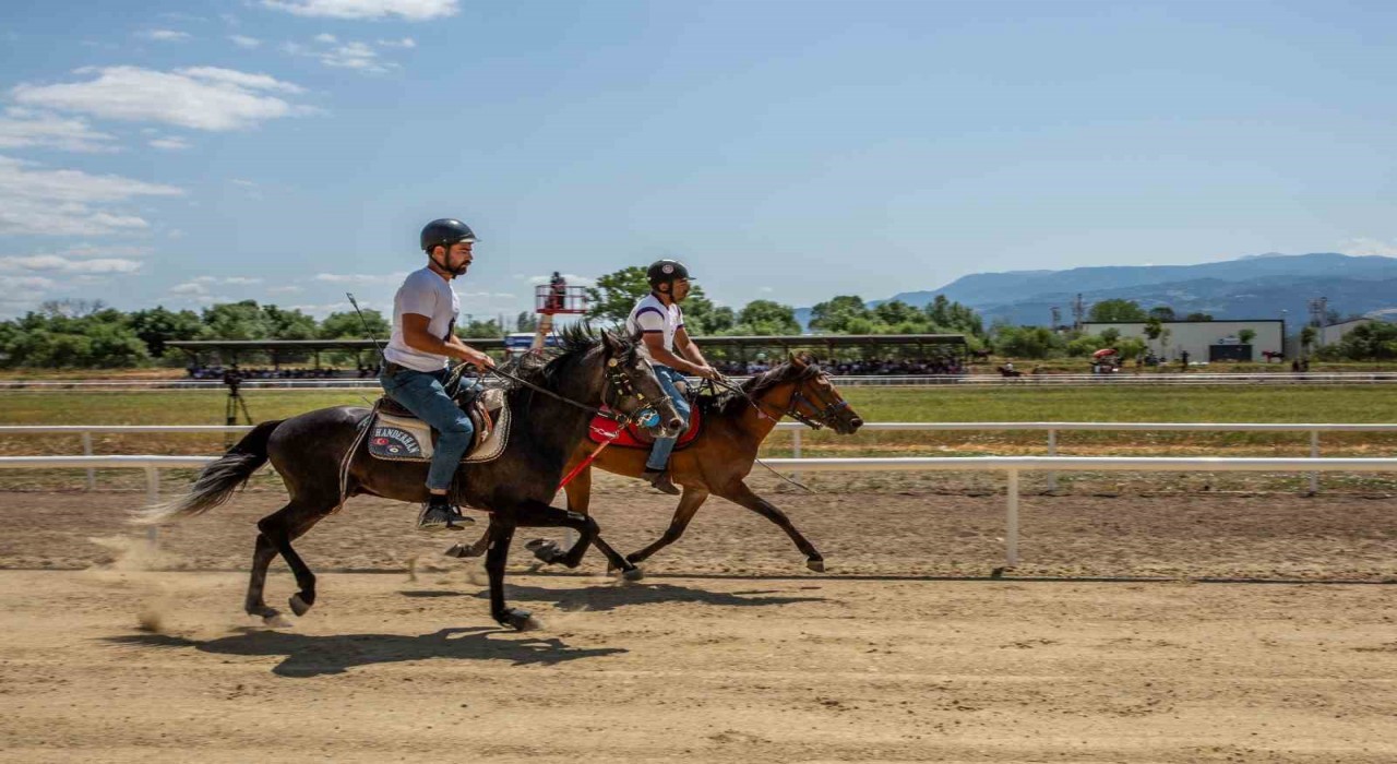 Rahvan atları şampiyonluk için koştu