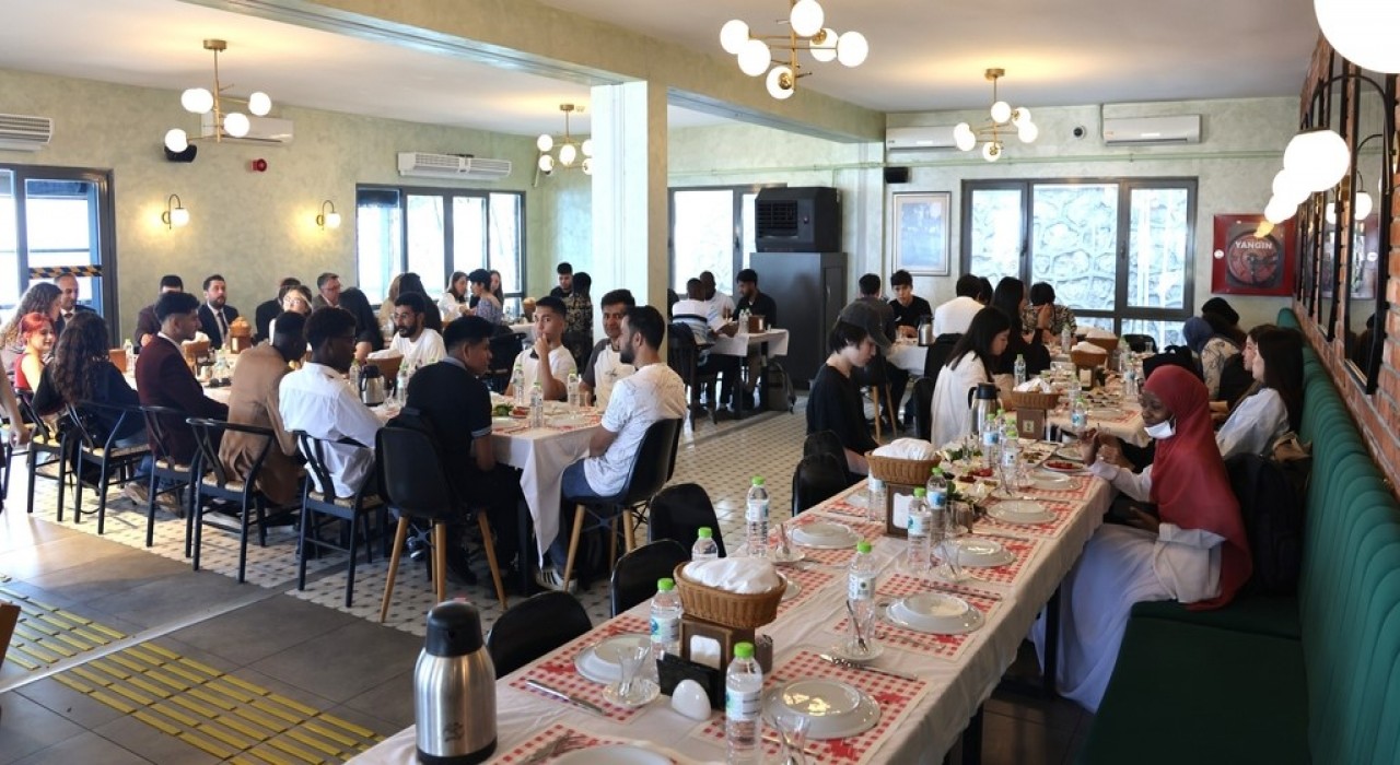 Rektör Özölçer, Karaelmas TÖMER Kahvaltısında kültür elçileriyle buluştu