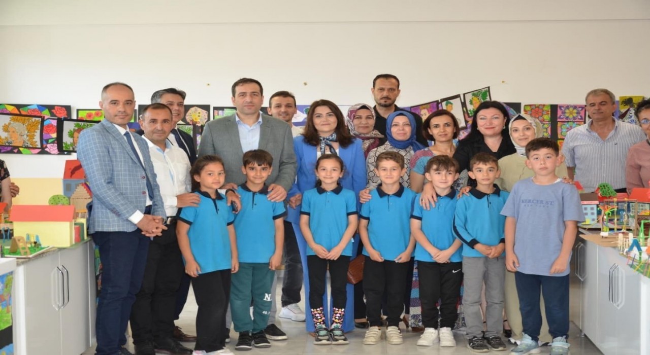 ‘Renk Cümbüşü sergisi ziyarete açıldı
