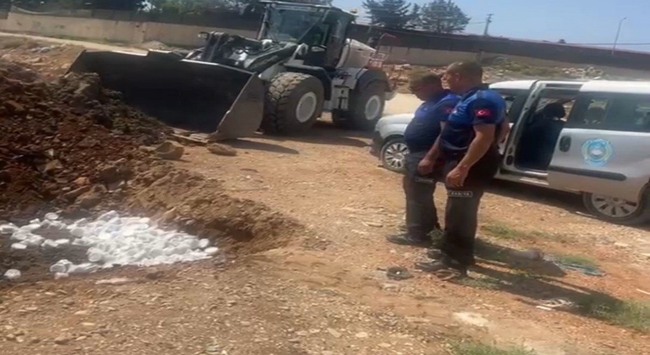 Reyhanlıda insan sağlığını tehdit eden lokum ve gıda ürünleri imha edildi