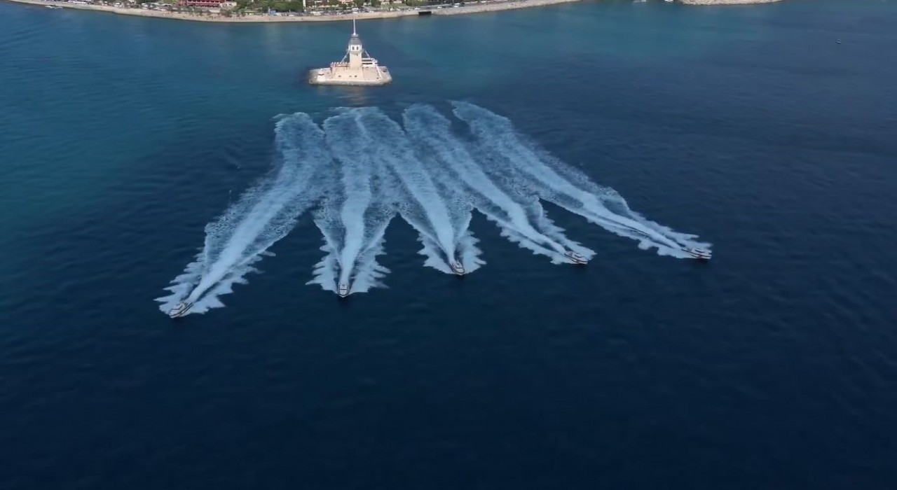 Sahil Güvenlik İstanbul Boğazında gösteri yaptı