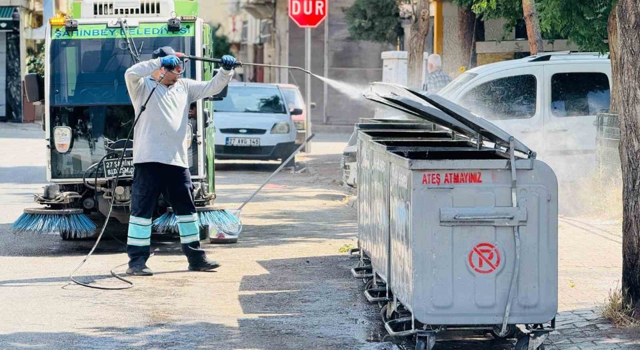 Şahinbey Belediyesi temizlik işleri ekipleri bayram boyunca görev başındaydı