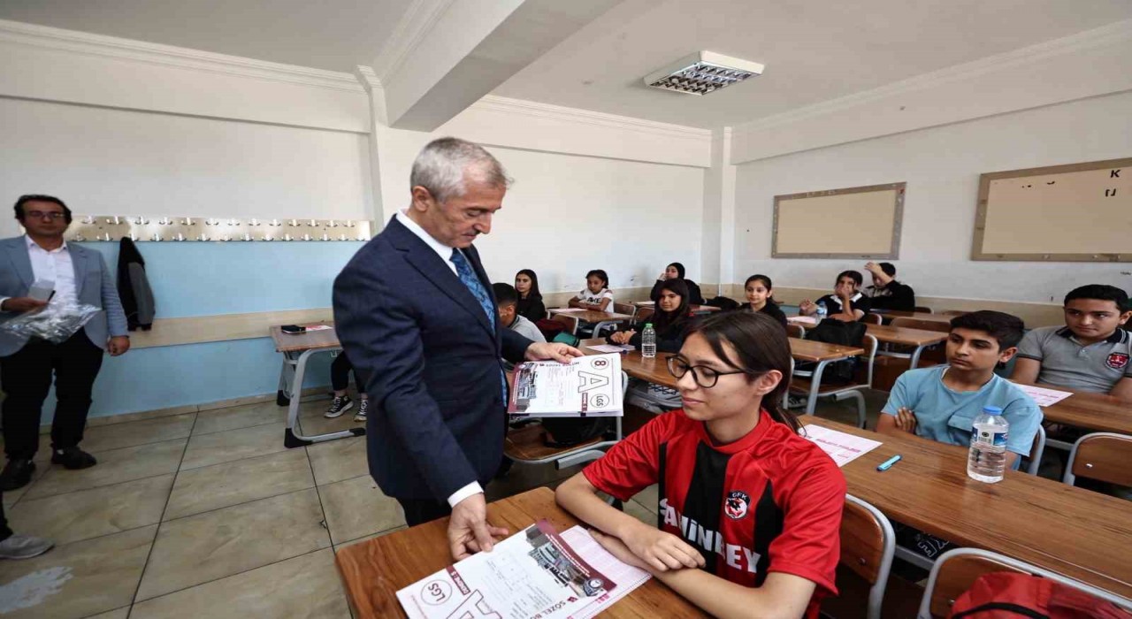 Şahinbey Belediyesinden öğrencilere deneme seti desteği