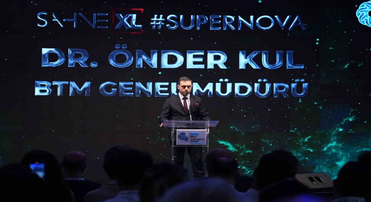 Sahne XL etkinliğinde Supernova temasıyla 13 girişimci sahne aldı