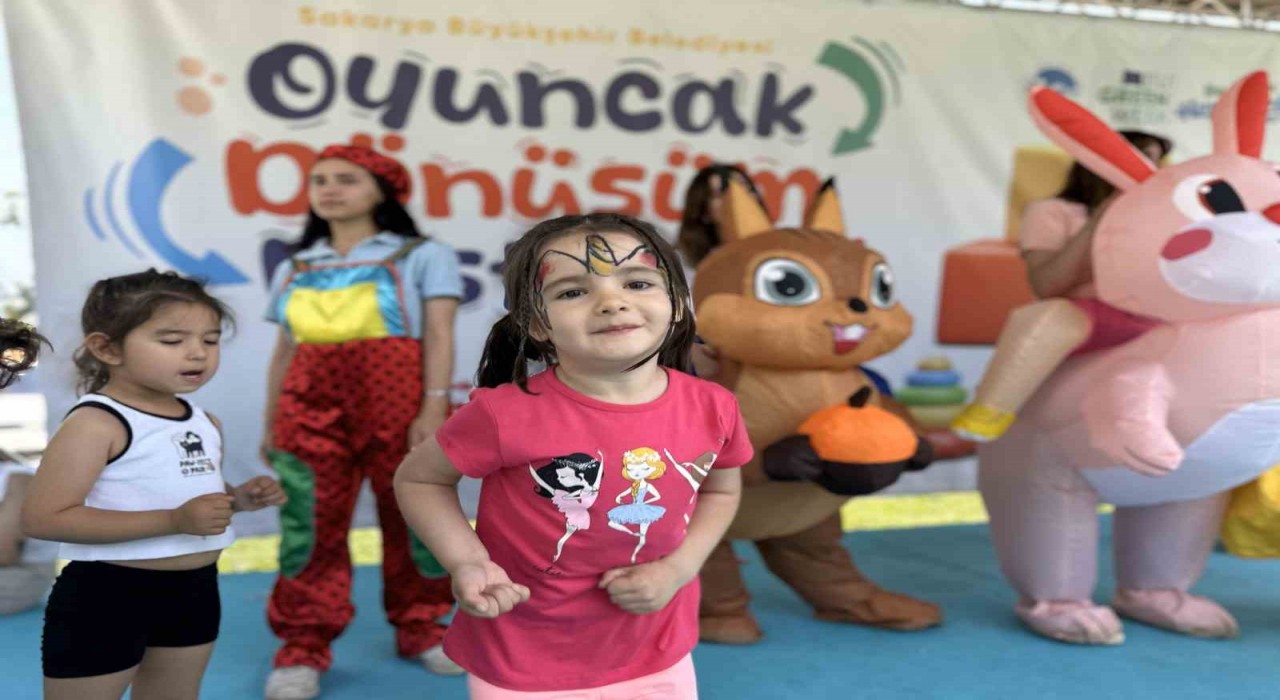 Sakaryada oyuncaklar paylaşıldı, kalpler ısındı