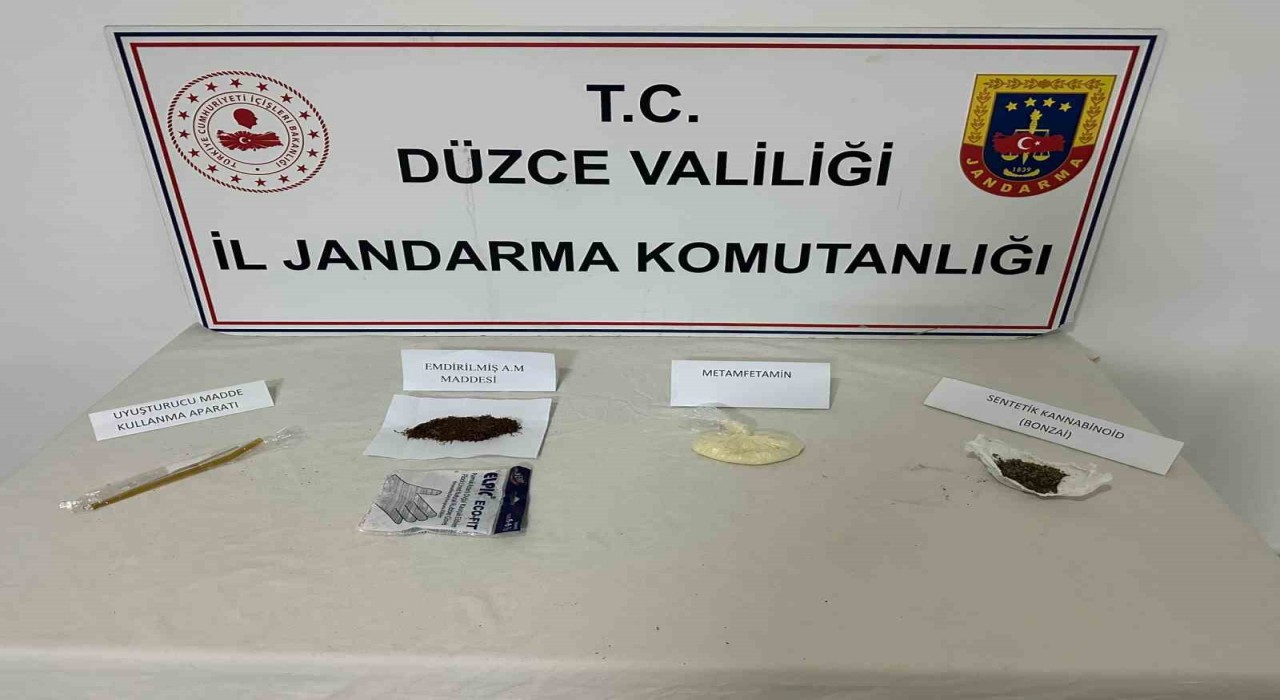 Sakaryadan Düzceye uyuşturucu getirirken yakalandı