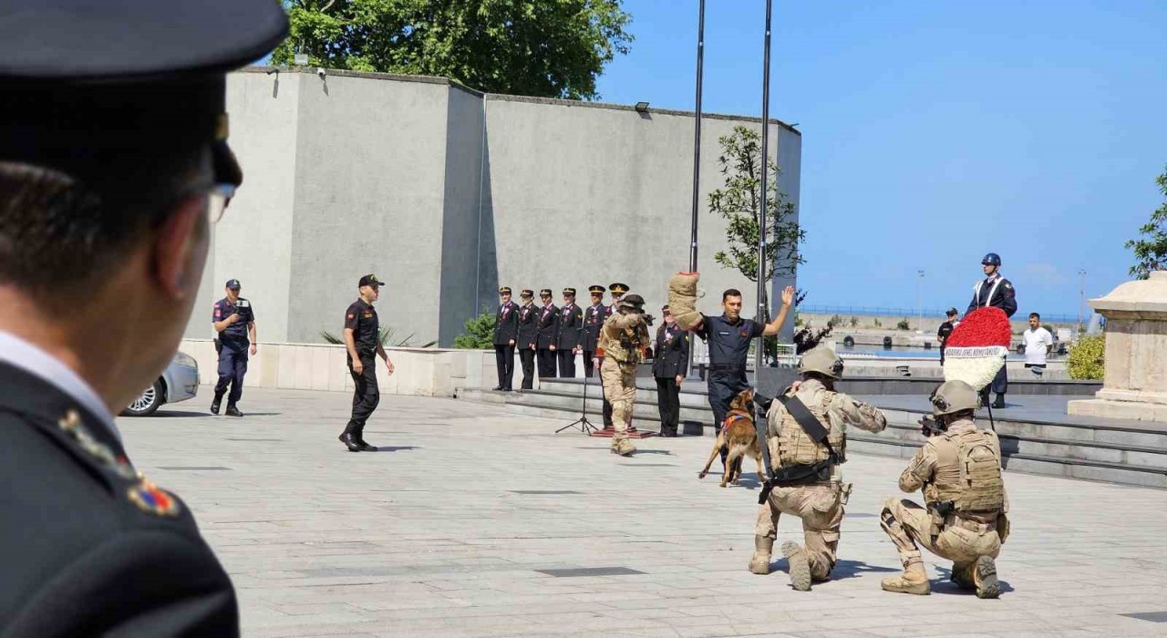 Saldırı köpeği, jandarmanın caydırıcı yüzünü gösterdi