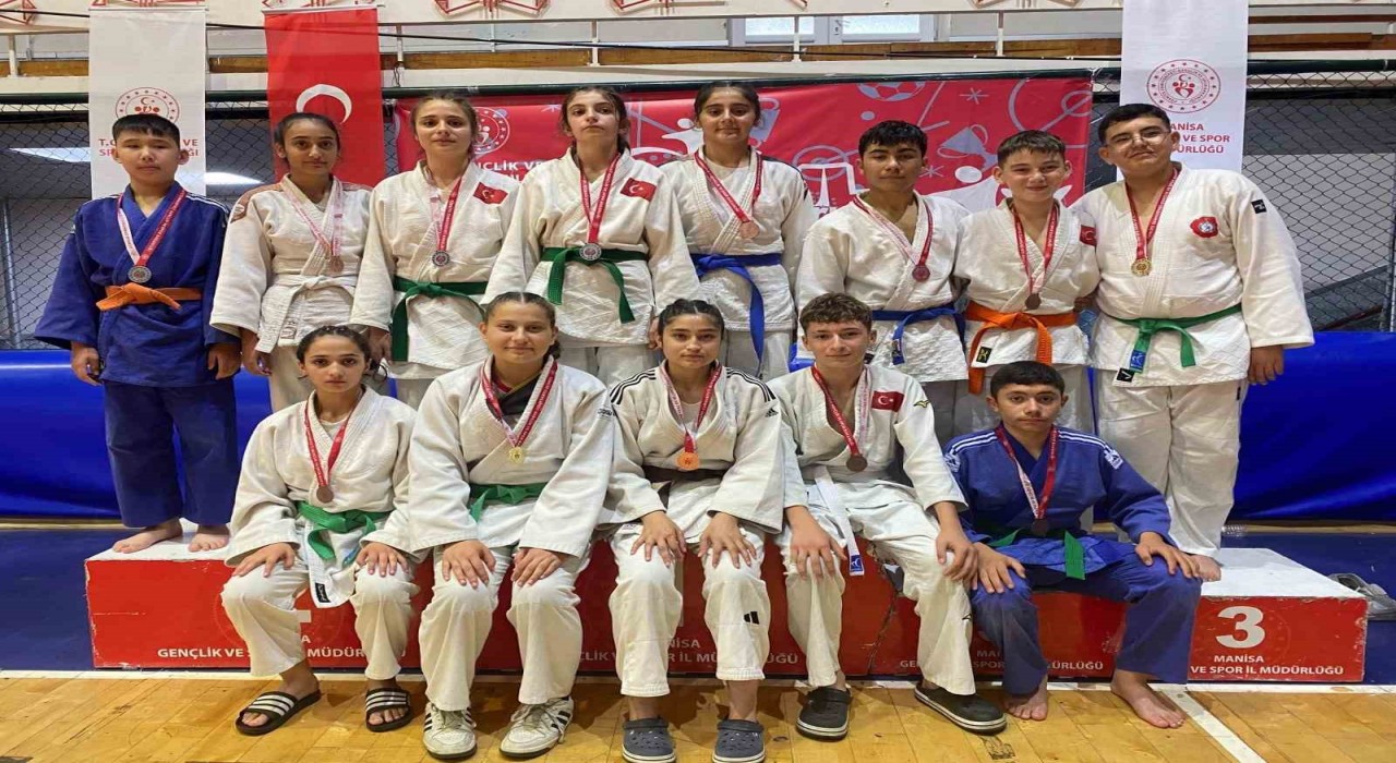 Salihlili judocuların yıldızı, bu kez Manisada parladı
