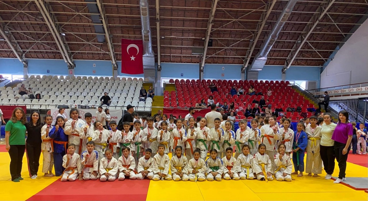 Salihlinin minik judocularından 6 altın, 6 gümüş, 8 bronz madalya