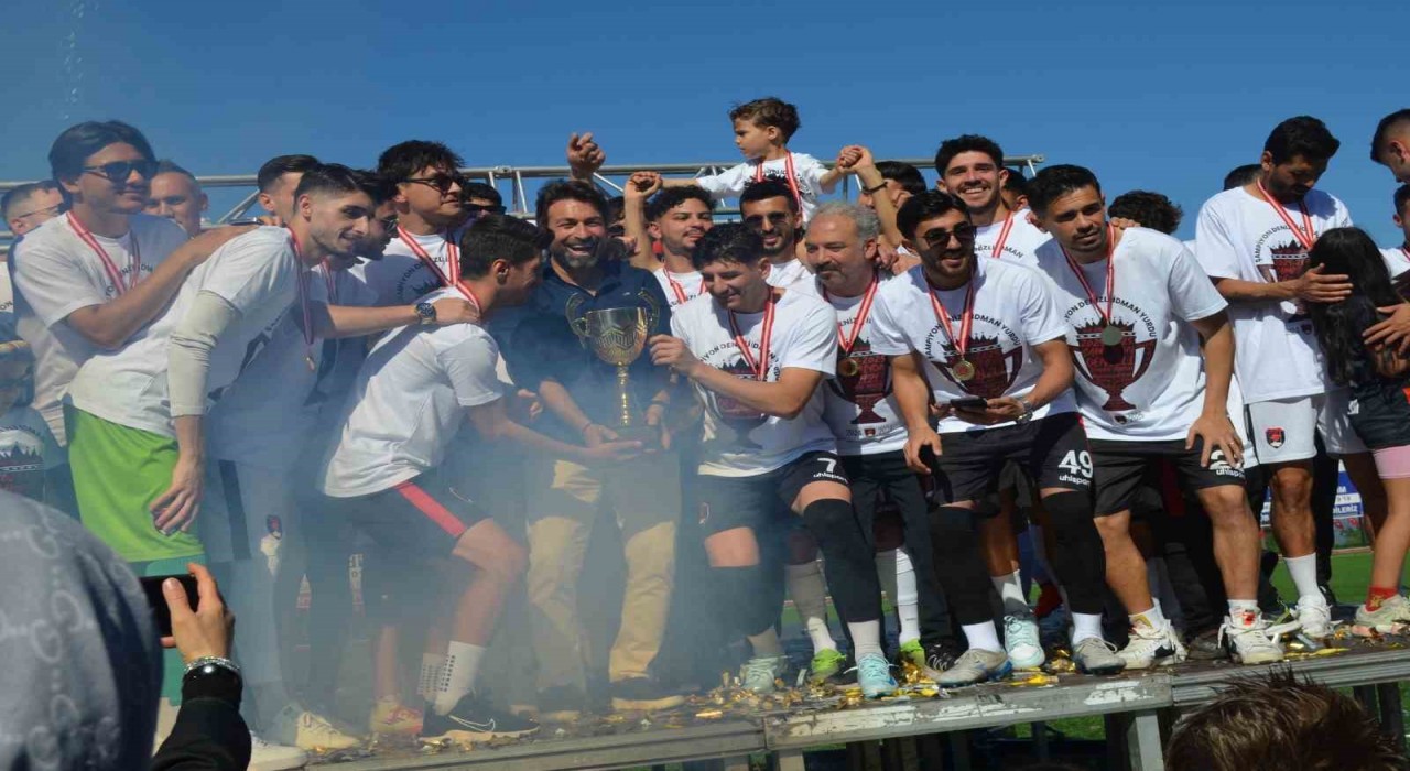 Şampiyon Denizli İdmanyurdunda belirsizlik devam ediyor