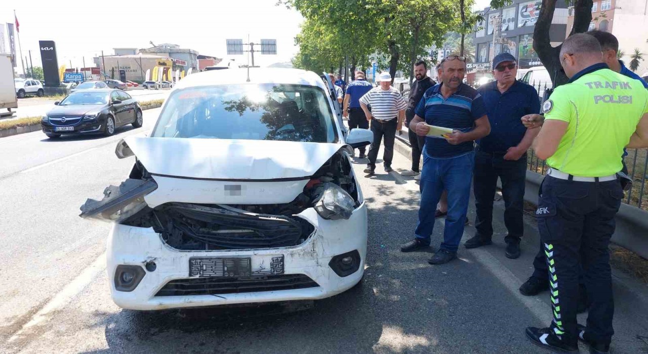 Samsunda 4 araçlı zincirleme trafik kazası: 2 yaralı