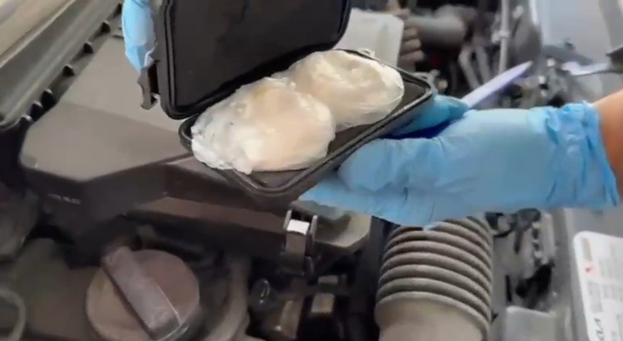 Samsunda aracın motor kısmına gizlenmiş kokain ele geçirildi