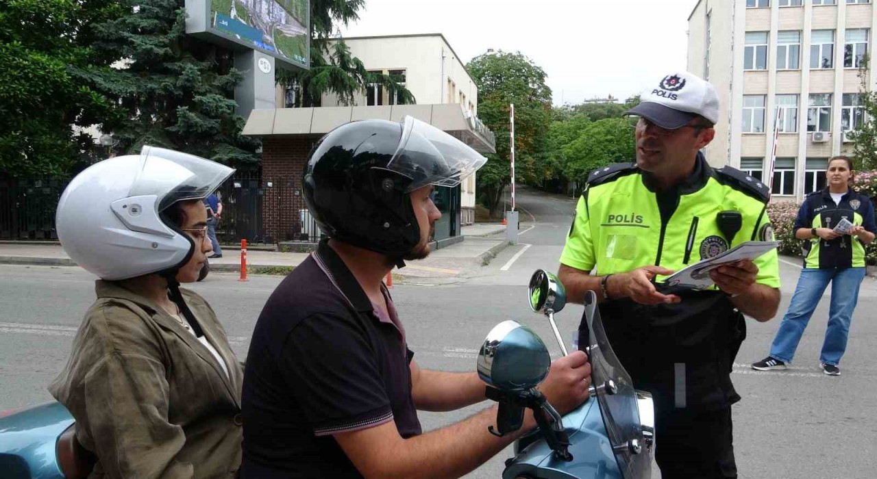 Samsunda Dünya Motosiklet Gününde polislerden sürücülere güvenli sürüş uyarısı