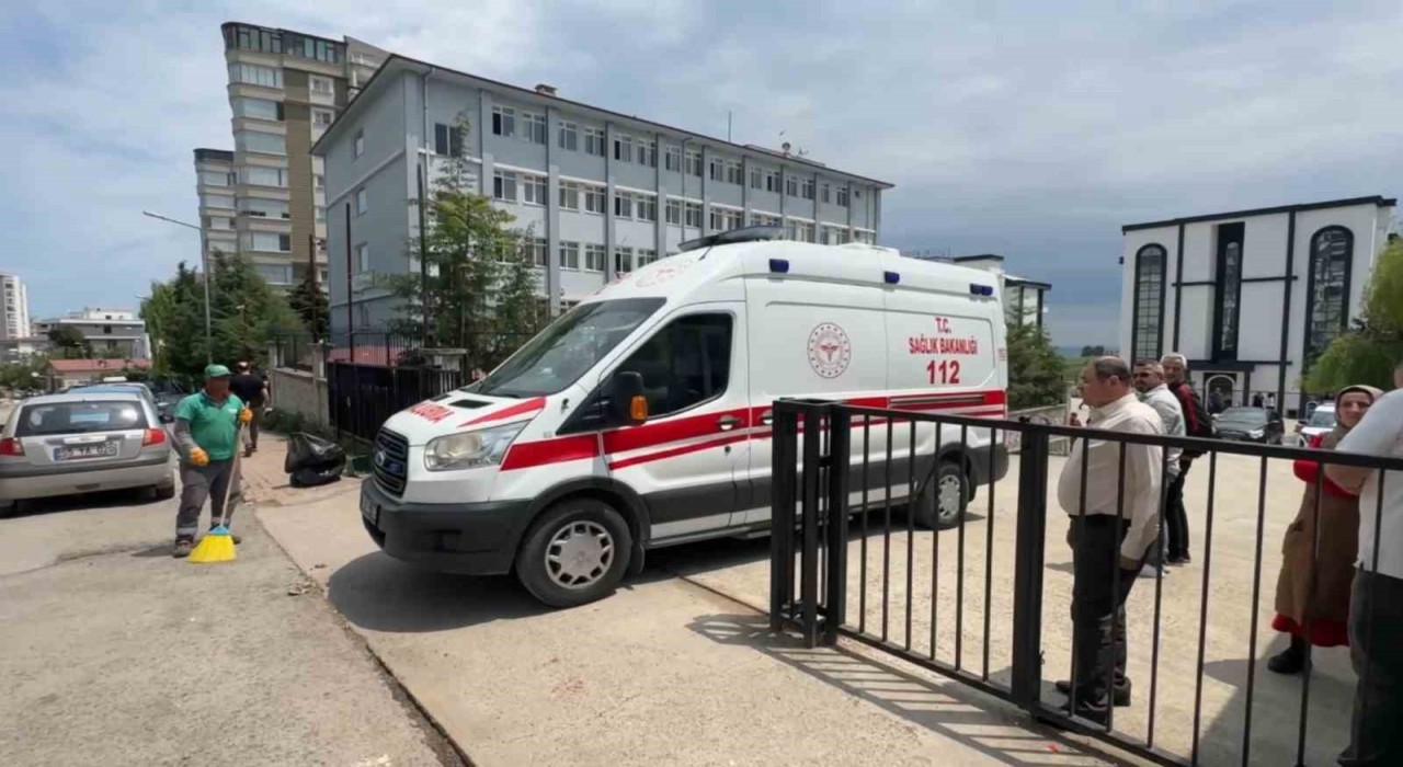 Samsunda okulda zehirlenme şüphesi: 4 öğrenci hastaneye kaldırıldı
