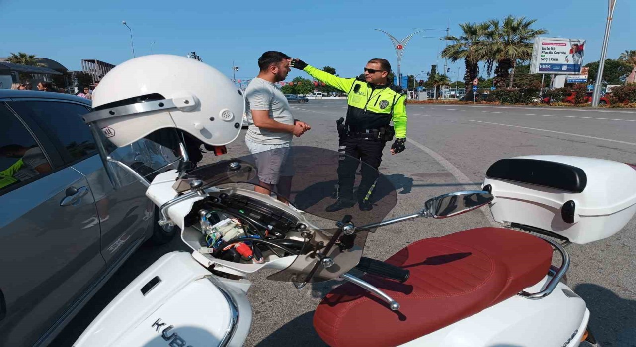 Samsunda otomobil ile motosiklet çarpıştı