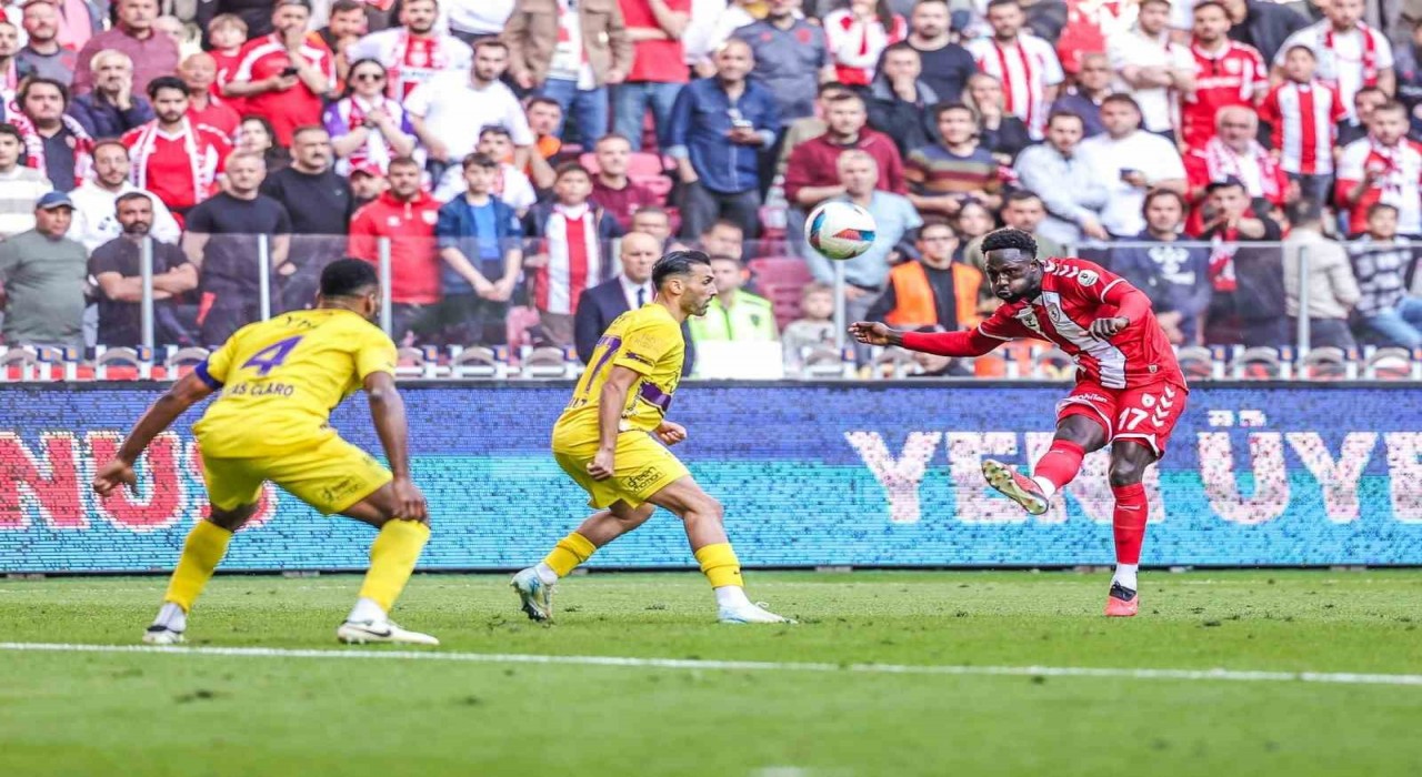 Samsunsporda 5 yabancı futbolcu ile yollar ayrıldı